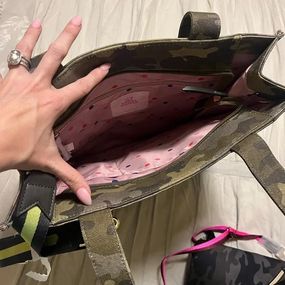 Stella and dot camo bag - Picture 2 of 2